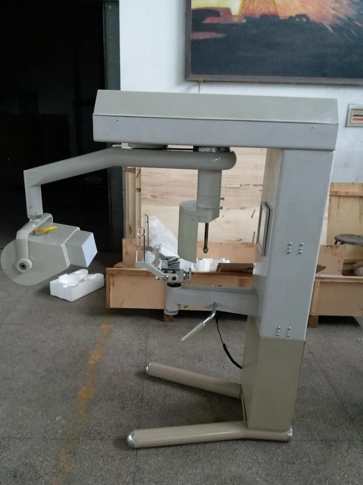 Panoramic dental x-ray machine for teeth