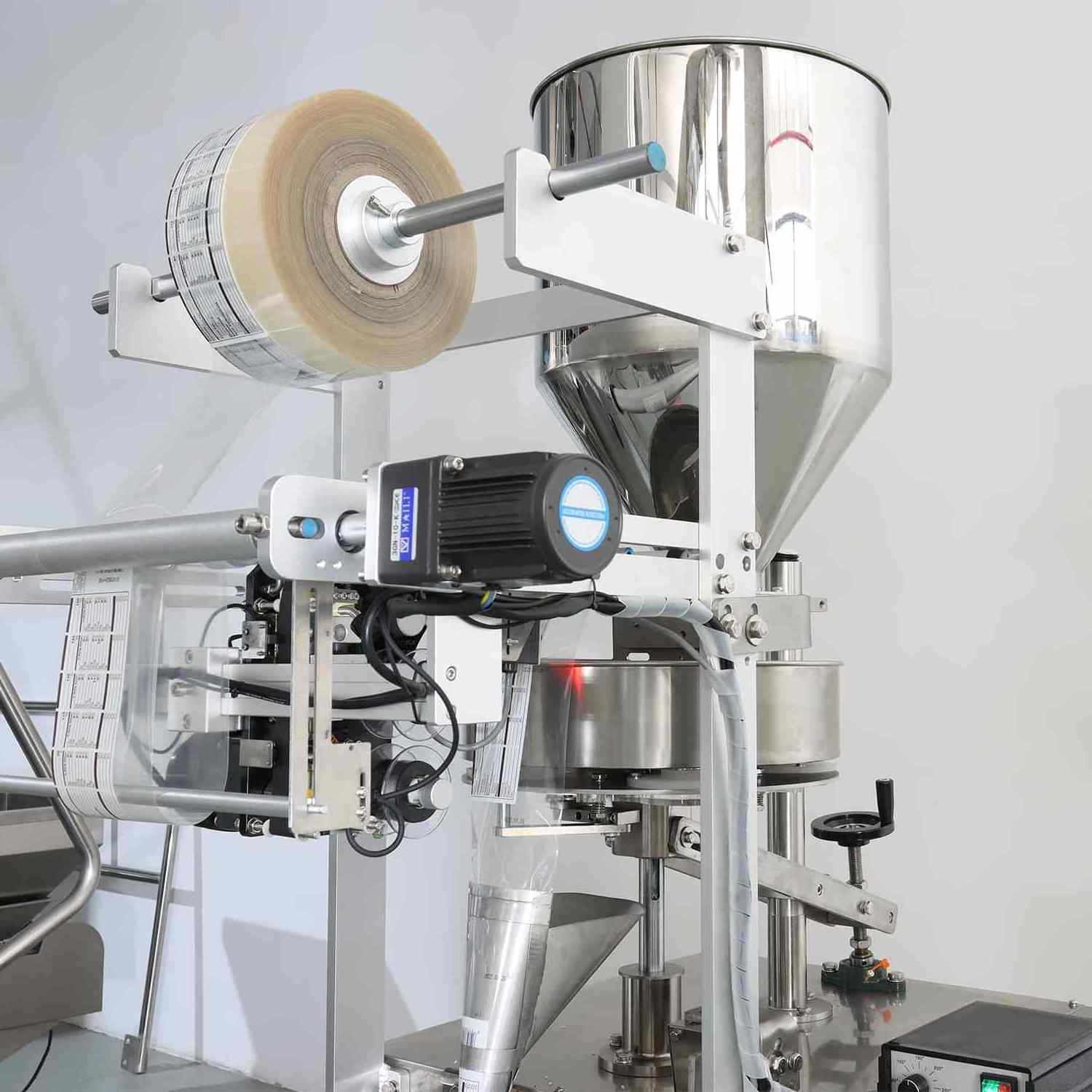 Automatic Coffee Beans Packing Grains Dates Screw Bolts Rice Macadamia Nuts Candy Snacks Pet Food Packaging Machine For Granules