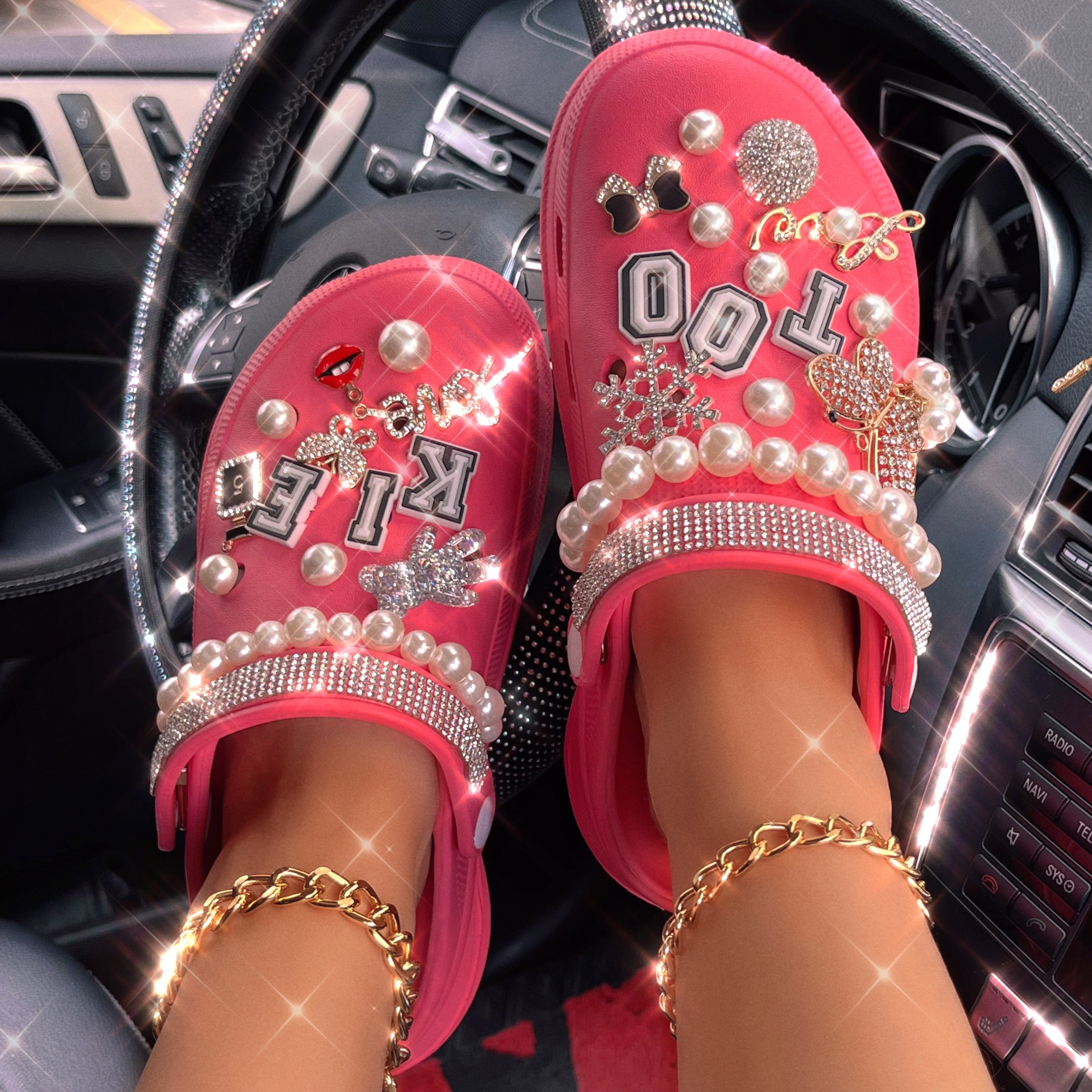 Women Diamond Clog Platform Classic Sandals Bling Clog Remover Charms Garden Shoes Height Increasing Shoes Beach Hole Shoes