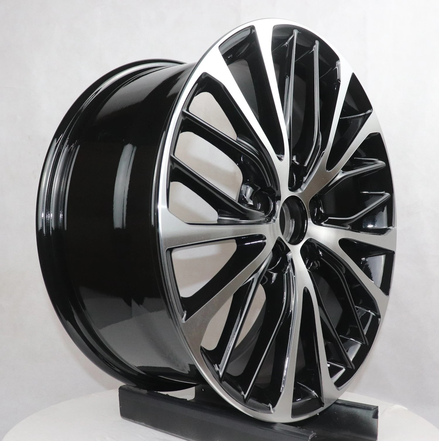 2020 Original Version 5 Hole Alloy Wheel Rim for Car