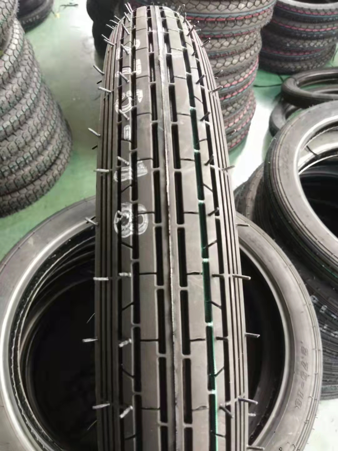 Good Quality Tubeless Wholesale 17 inch China Motorcycle Tires for sale