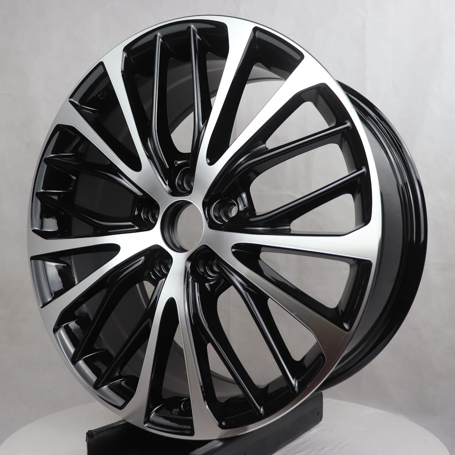 2020 Original Version 5 Hole Alloy Wheel Rim for Car