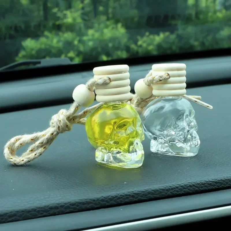 Aroma Diffuser 5ml 8ml Skull Shape fragrance bottle diffuser glass car air freshener hanging perfume bottle with wooden