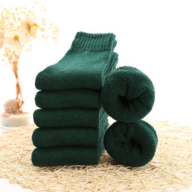 Custom Thick Autumn Winter Warm Stripe Wool Socks Women Velvet Mid-tube Ladies Cashmere Solid Color Socks Knitted Crew Socks