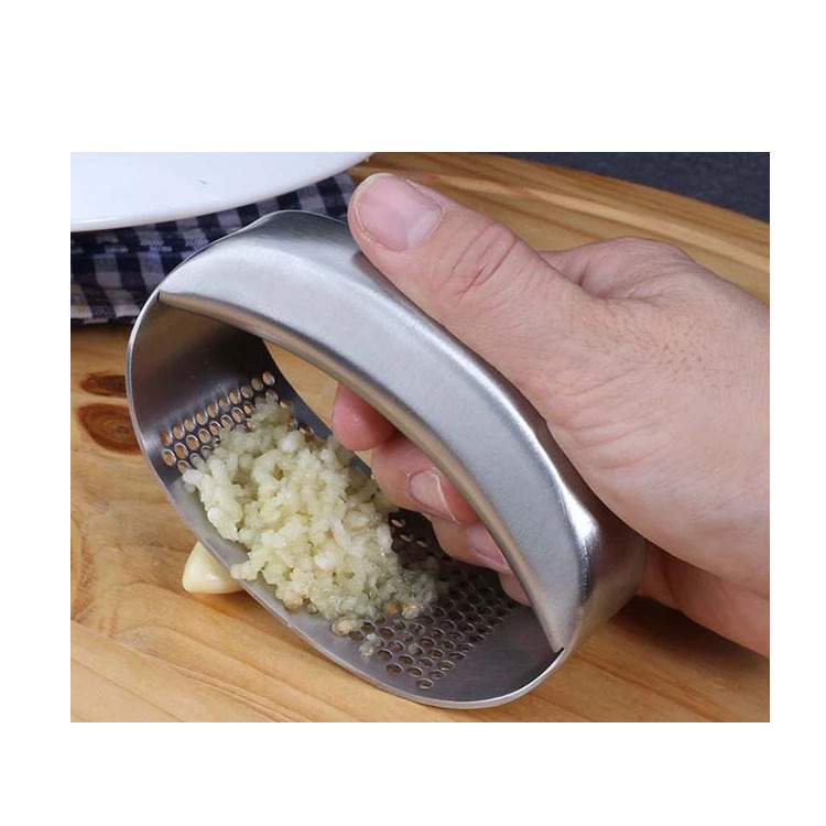 hot sell Kitchen Gadget Rocker Garlic Crusher Squeezer 18/8 Stainless Steel Garlic Press with Handle