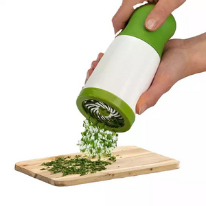 Hot Sale New Spice Herb Grinder Durable Small Mini Herb Grinder Convenient And Easy To Use Unique Herb Grinder For Kitchen Tools