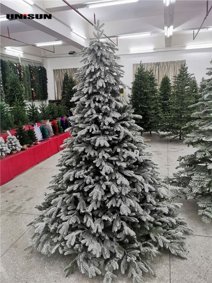 Medium Outdoor Prelit Artificial White Snow Flocked Pvc PE 1-12Ft Size Snow Flocking Decoration Christmas Tree With Lights