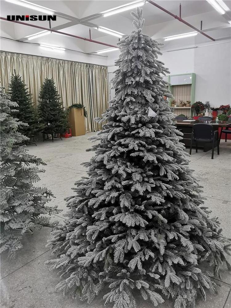 Medium Outdoor Prelit Artificial White Snow Flocked Pvc PE 1-12Ft Size Snow Flocking Decoration Christmas Tree With Lights