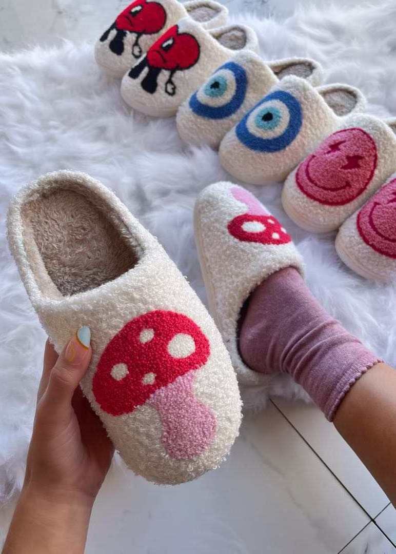 New comfortable soft unisex size pattern flower face slippers shoe PVC non-slip sole teddy velvet fur smile happy face slippers