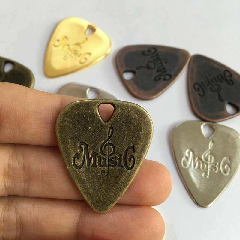 Custom Guitar Pick Necklace Stainless Steel Guitar Pendant Decoration Gift for Musicians and Music Lovers