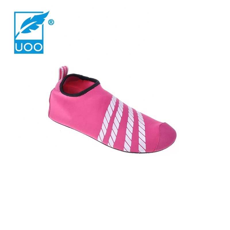 UOO Neoprene Lightweight Soft Water Sand Walking Shoes