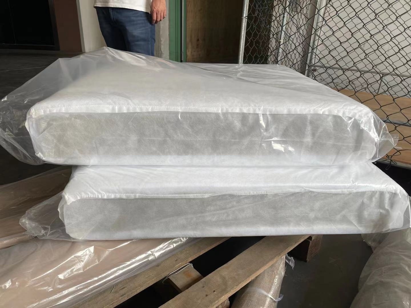 High density high resilience couch foam for couch