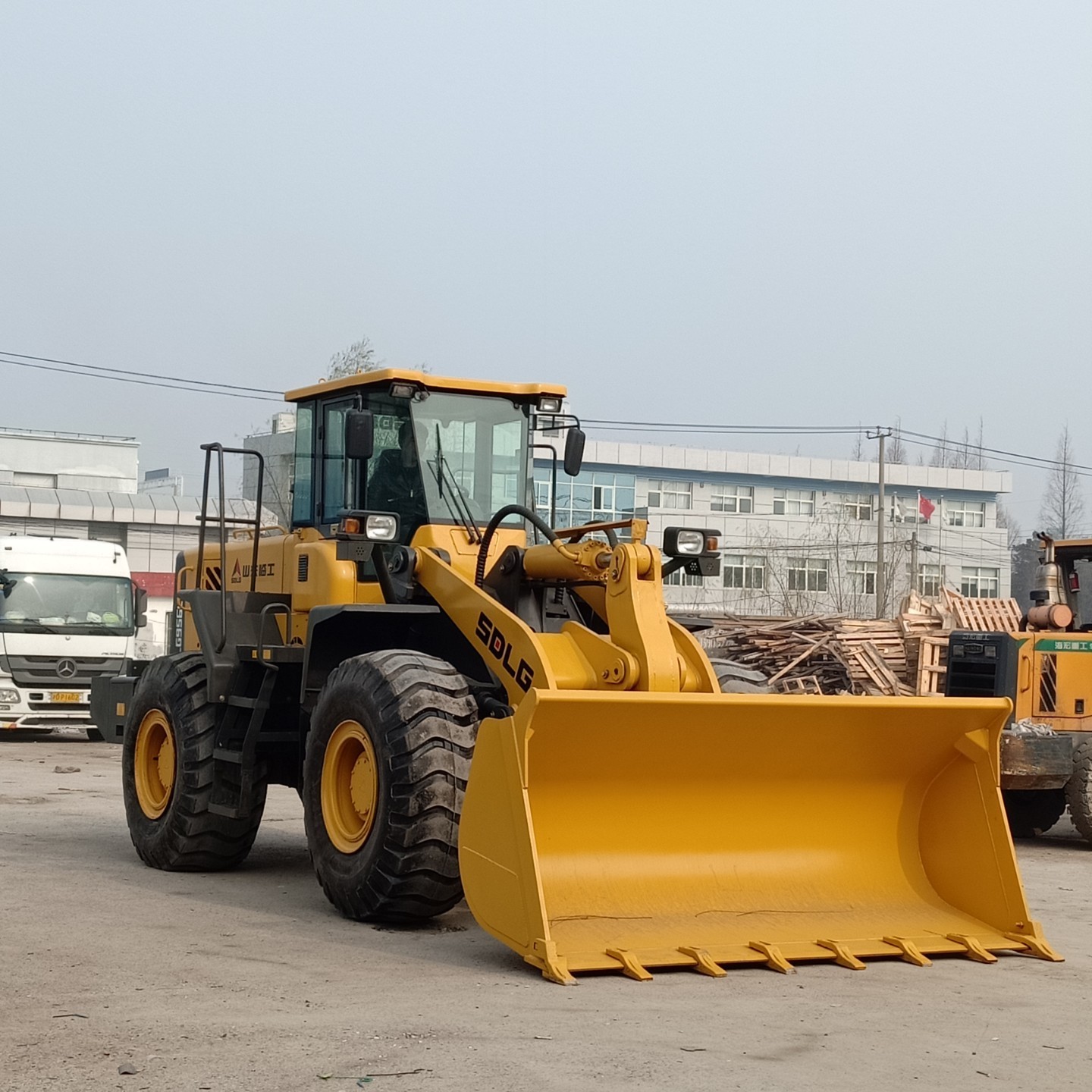 Secondhand Used loader lg 956 used 5 ton 500h working hours in good conditions for sale