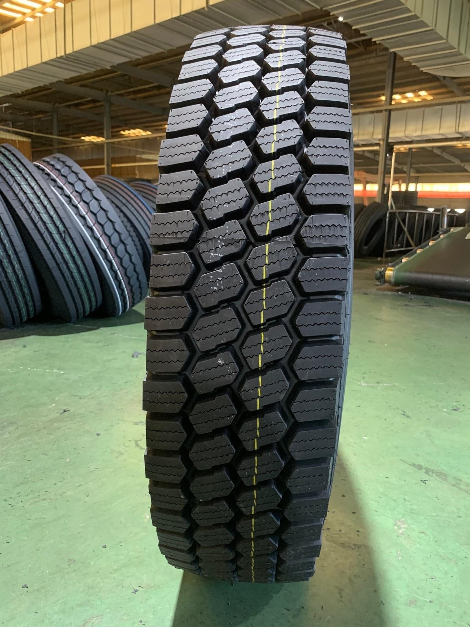 385/55r22.5 425/65r22.5 445/65r22.5 Super Single Radial Trailer Truck Tire Tyres+wheels