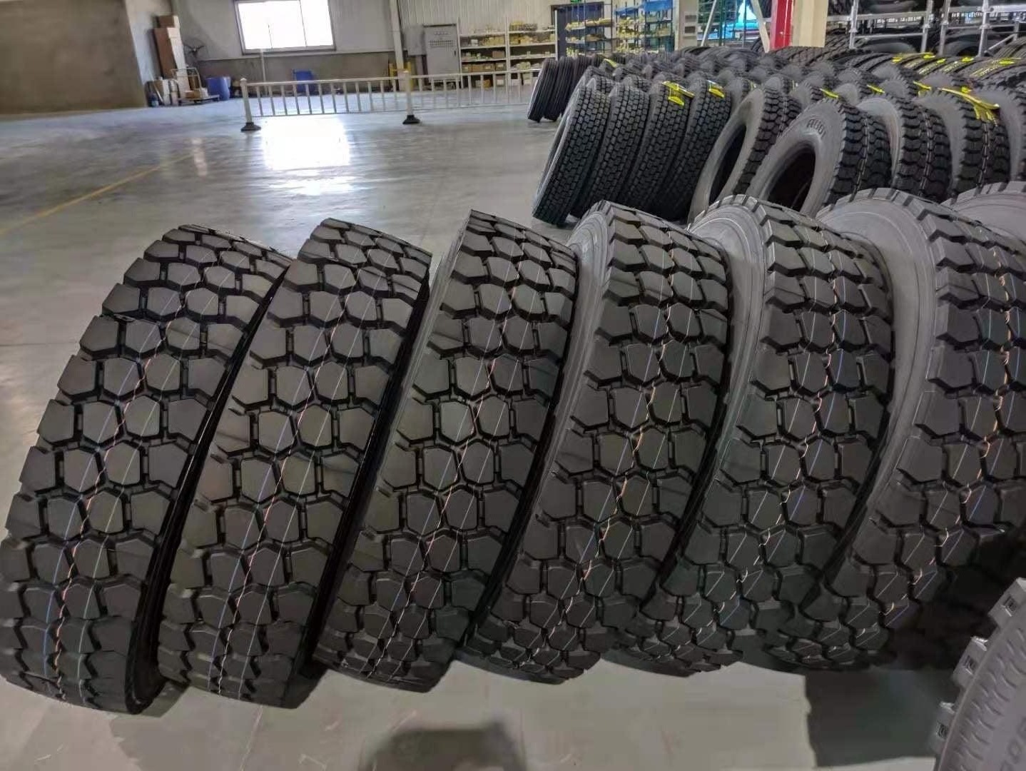 cheap tire 11r 22.5 trailer truck price 275/70R22.5 295/75R22.5 255/70R22.5 semi truck tires for sale