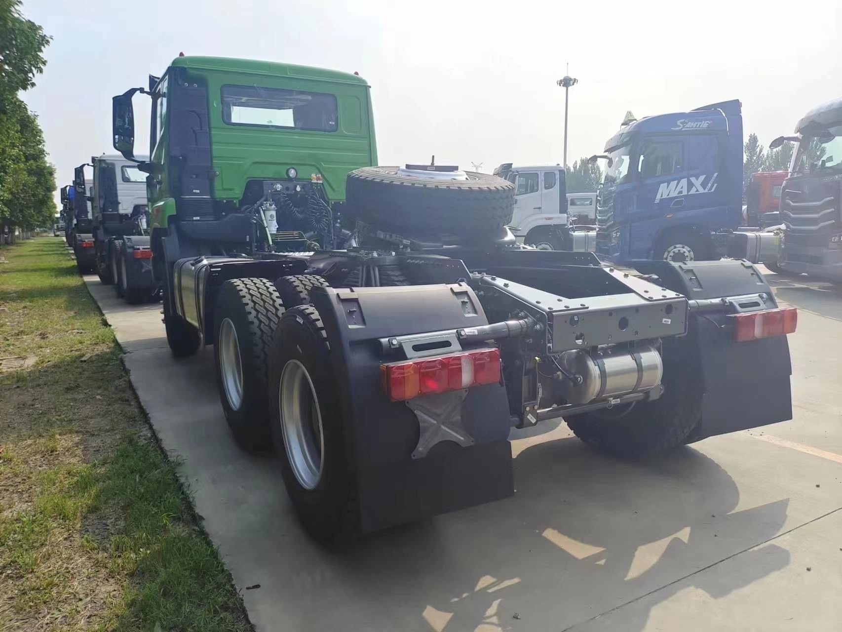 Prime Mover Truck Sino Sinotruk Howo 371HP 6x6 Trailer Head Used Tractor Trucks For Sale Price