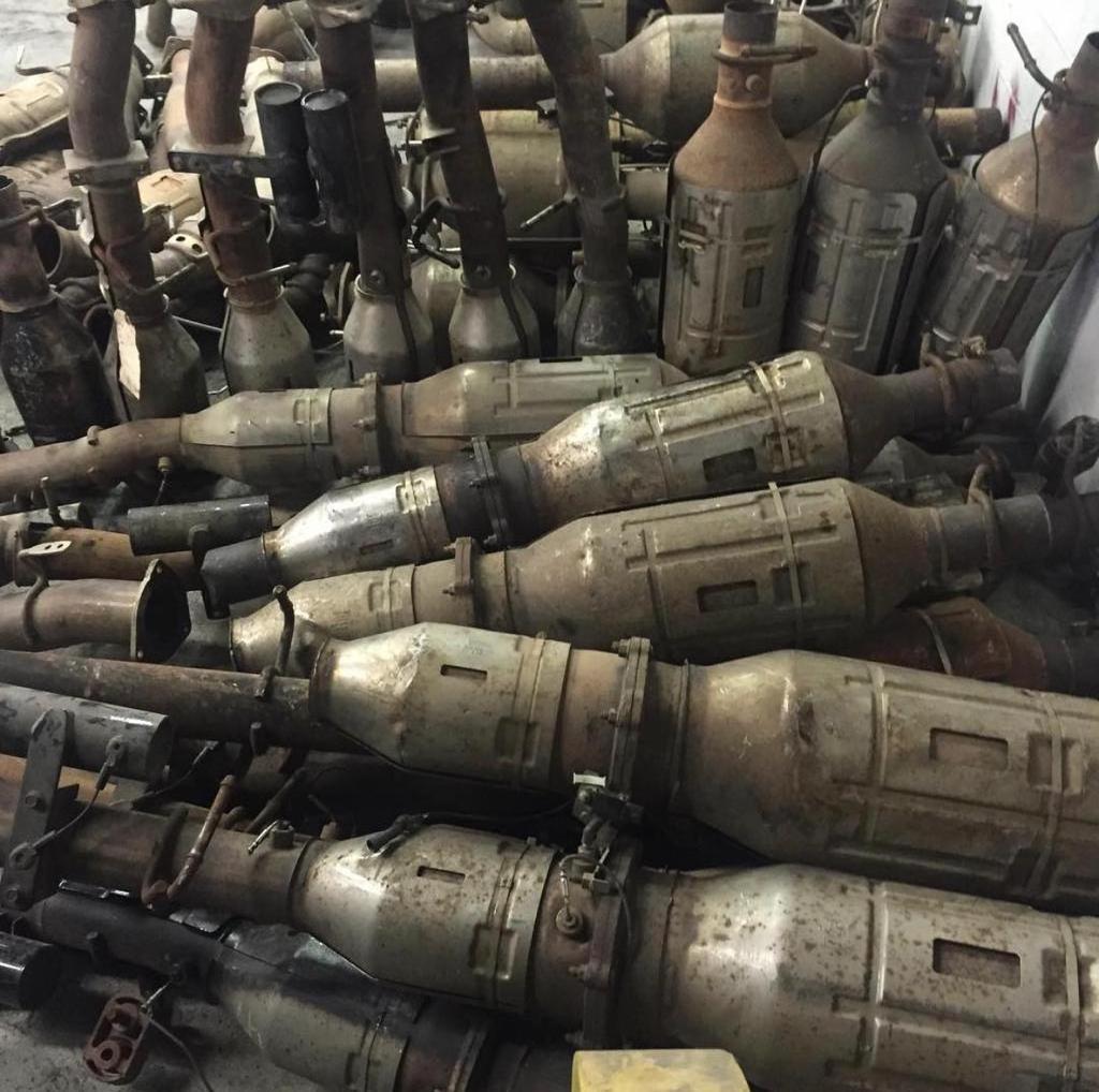 Used Catalytic Converter Scrap For Sale / Universal Catalytic Converters Honey Comb /  Scrap Price For a Catalytic Converter