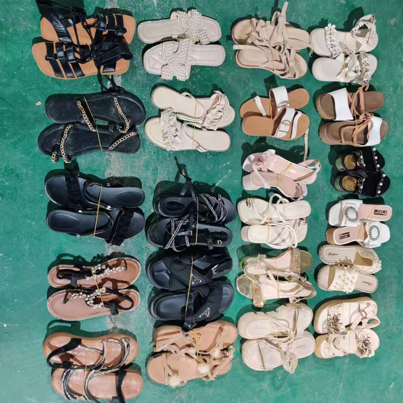 Bulk second hand slippers in bales thrift factory stock fashionable sandals wholesales used rubber shoes