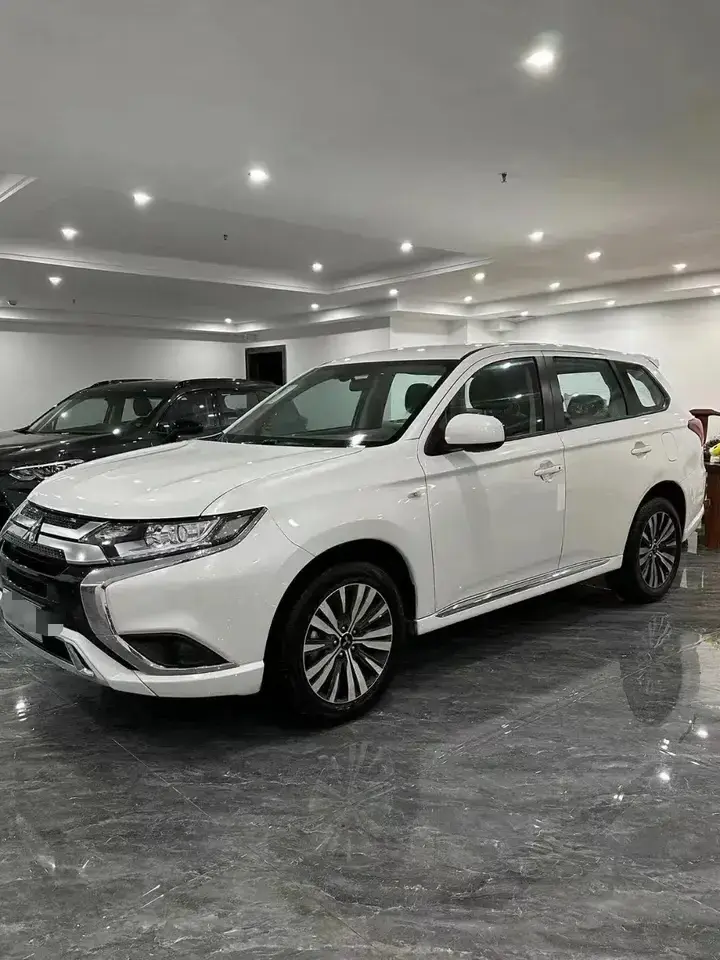 Used Car Japan Mitsubishi Outlander 2.0L FWD 5-seats 2022 2000km Second Hand Cars