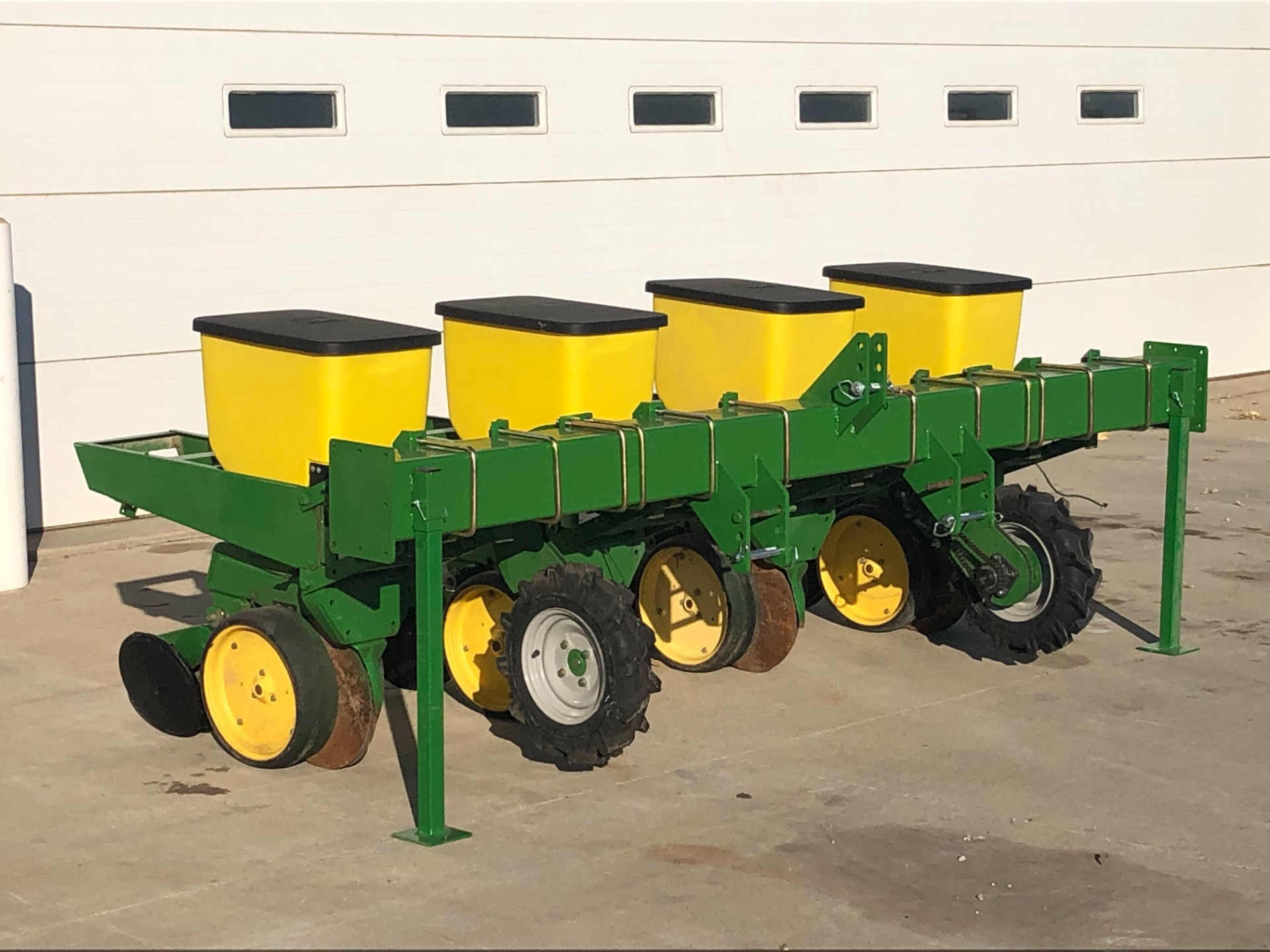 Used and New 4 row corn planter Tractor maize seeder corn planter machines for sale very affordable