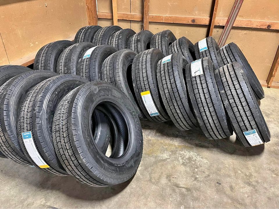 Tires 295 75 22 5 11r24 5 11r22 5 Truck Tires for Sale Black