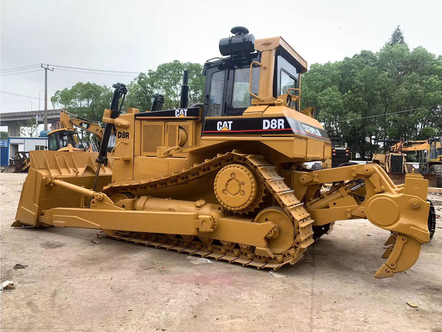 Used large CAT crawler bulldozer original machinery engine parts D8R bulldozer construction equipment