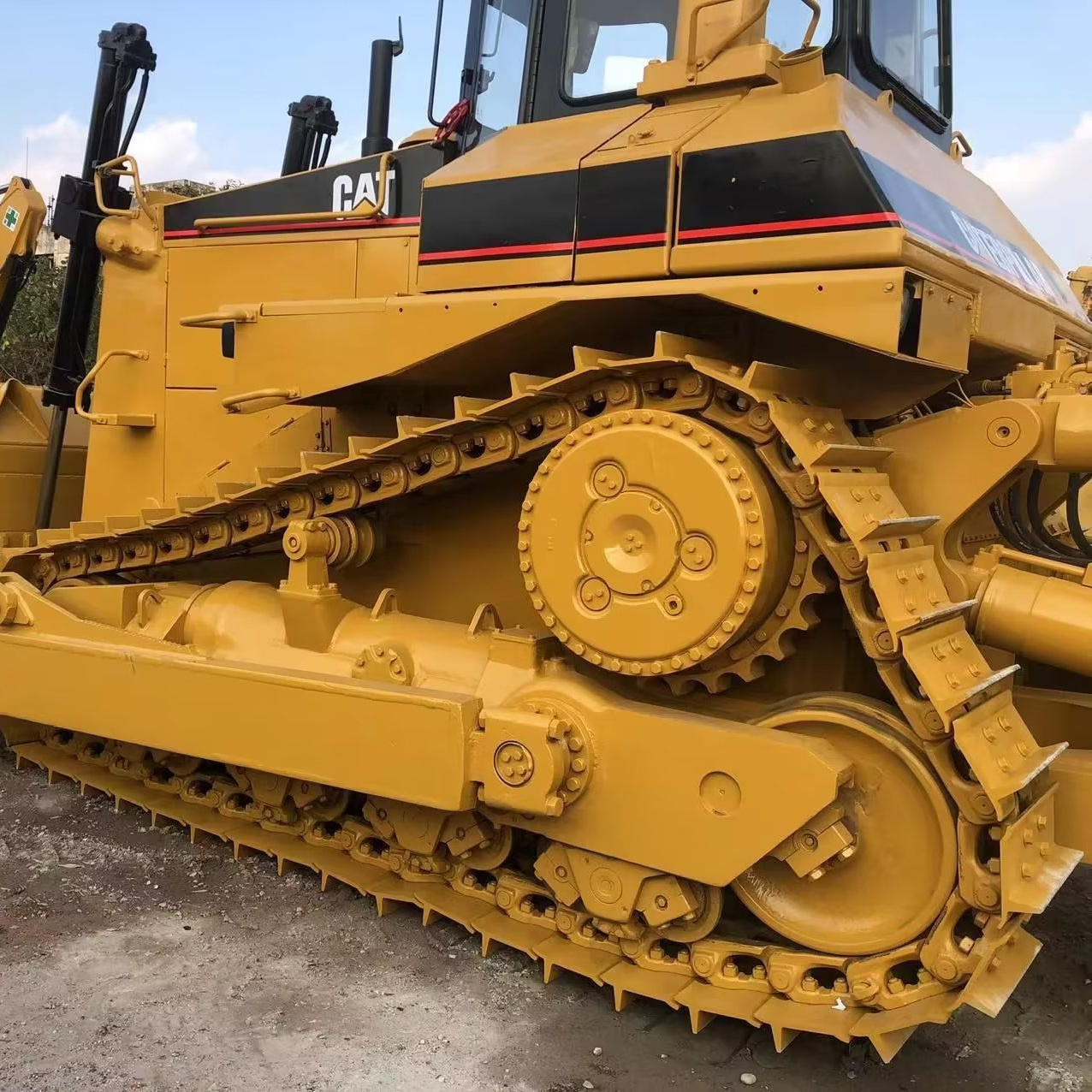 Caterpillar D9R used large crawler bulldozer second-hand engineering good condition best price