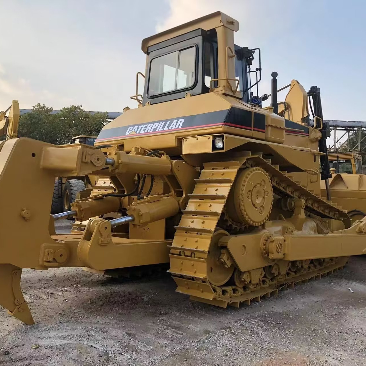 Caterpillar D9R used large crawler bulldozer second-hand engineering good condition best price