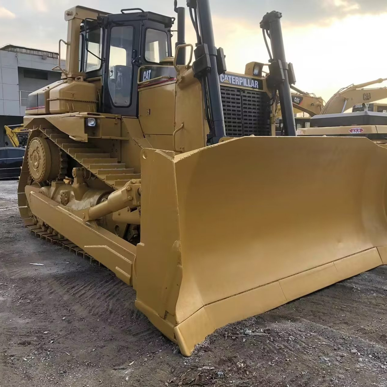 Caterpillar D9R used large crawler bulldozer second-hand engineering good condition best price