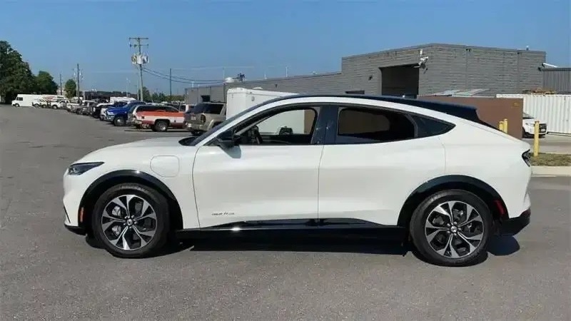 Used Electric cars 2021 Fordd Mustang Mach-E AWD Premium SUV 110 miles