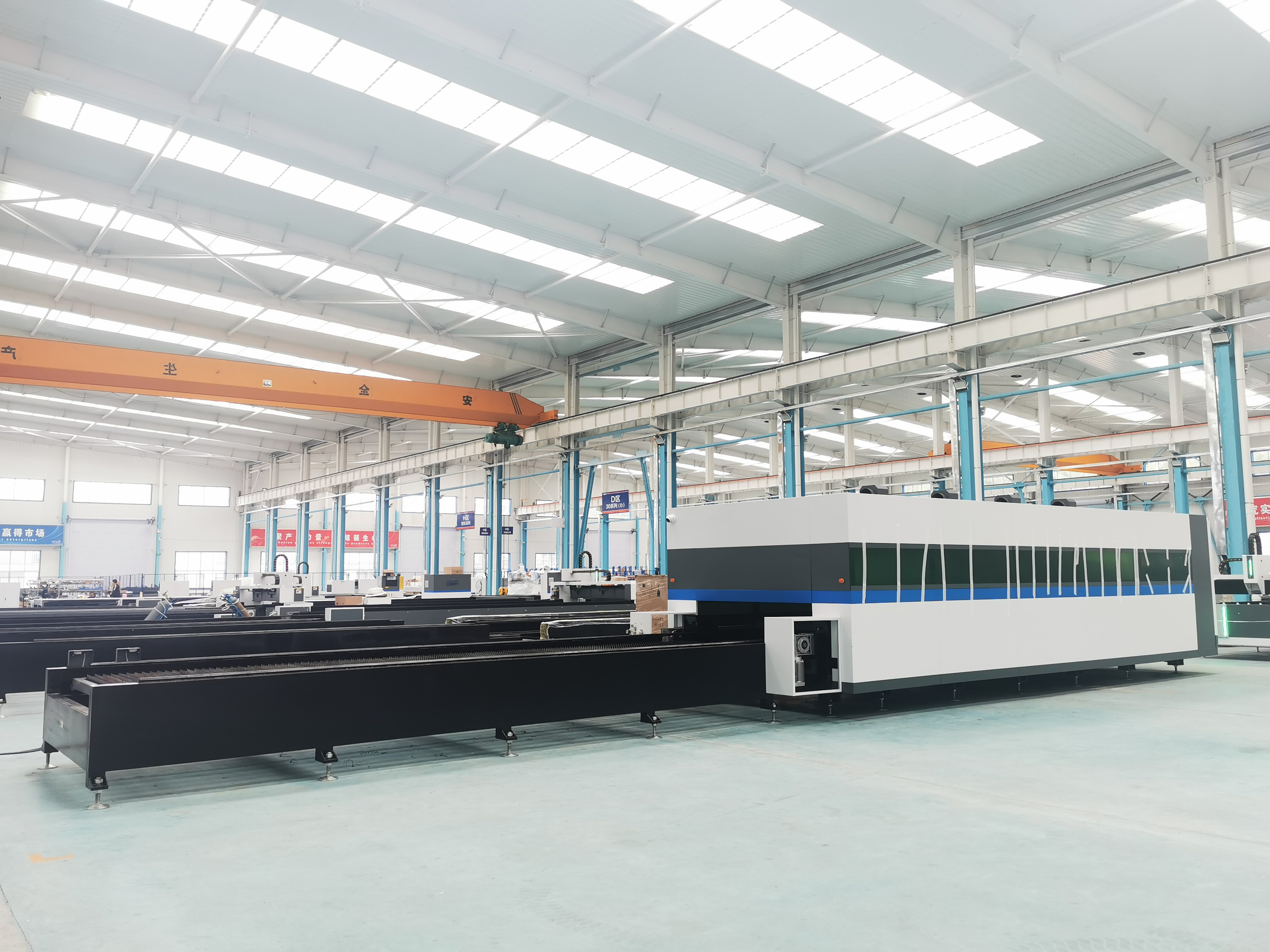 China Factory Supplies All Cover Metal Steel Stainless Carbon Iron Laser Cutter Fiber Laser Cutting Machine