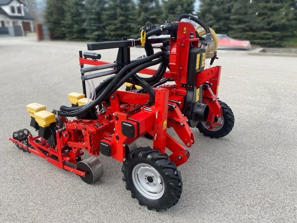 Best Quality Supply Brand New Agricultural Maize Seeder Drill 4 Rows Maize Planter With Fertilizer Corn Precise Seeder For Sell