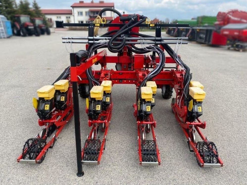 Best Quality Supply Brand New Agricultural Maize Seeder Drill 4 Rows Maize Planter With Fertilizer Corn Precise Seeder For Sell