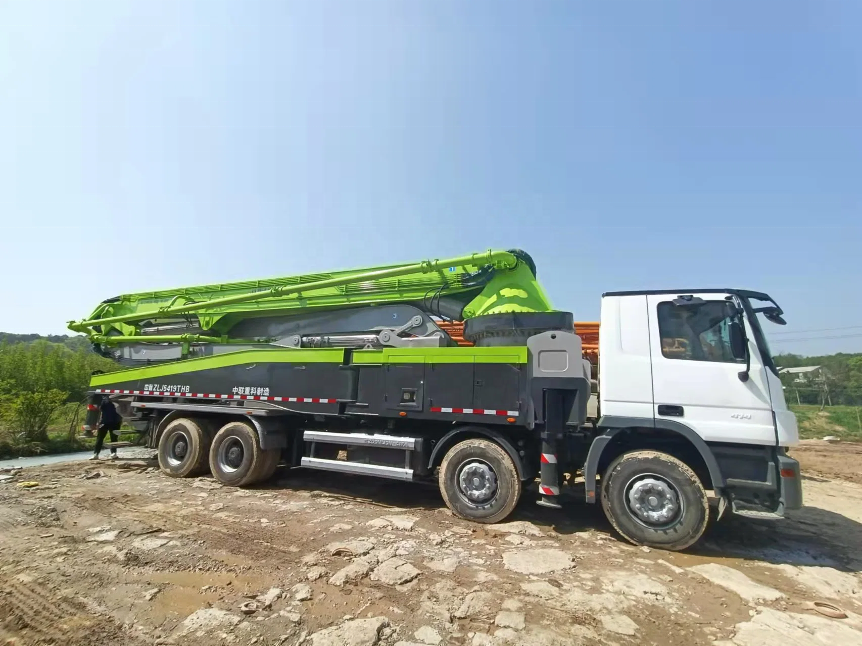 used good condition concrete 52m concrete pump truck Mounted Pump for sale