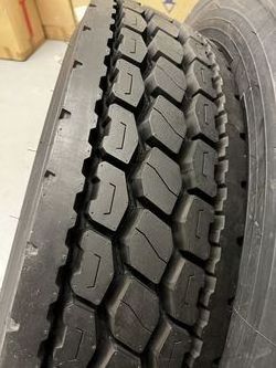 Good Traction Truck Tire 315/80 R22.5 made in Thailand heavy duty truck tire with fast delivery and good quality