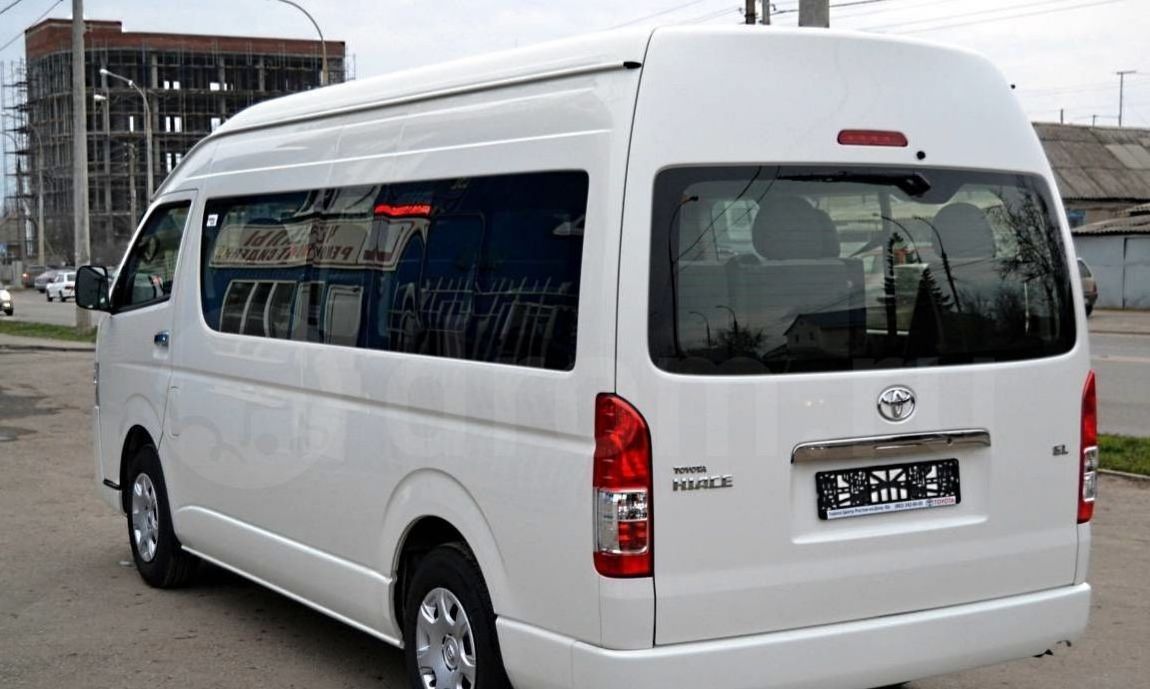 Used 2019 Hiace mini bus