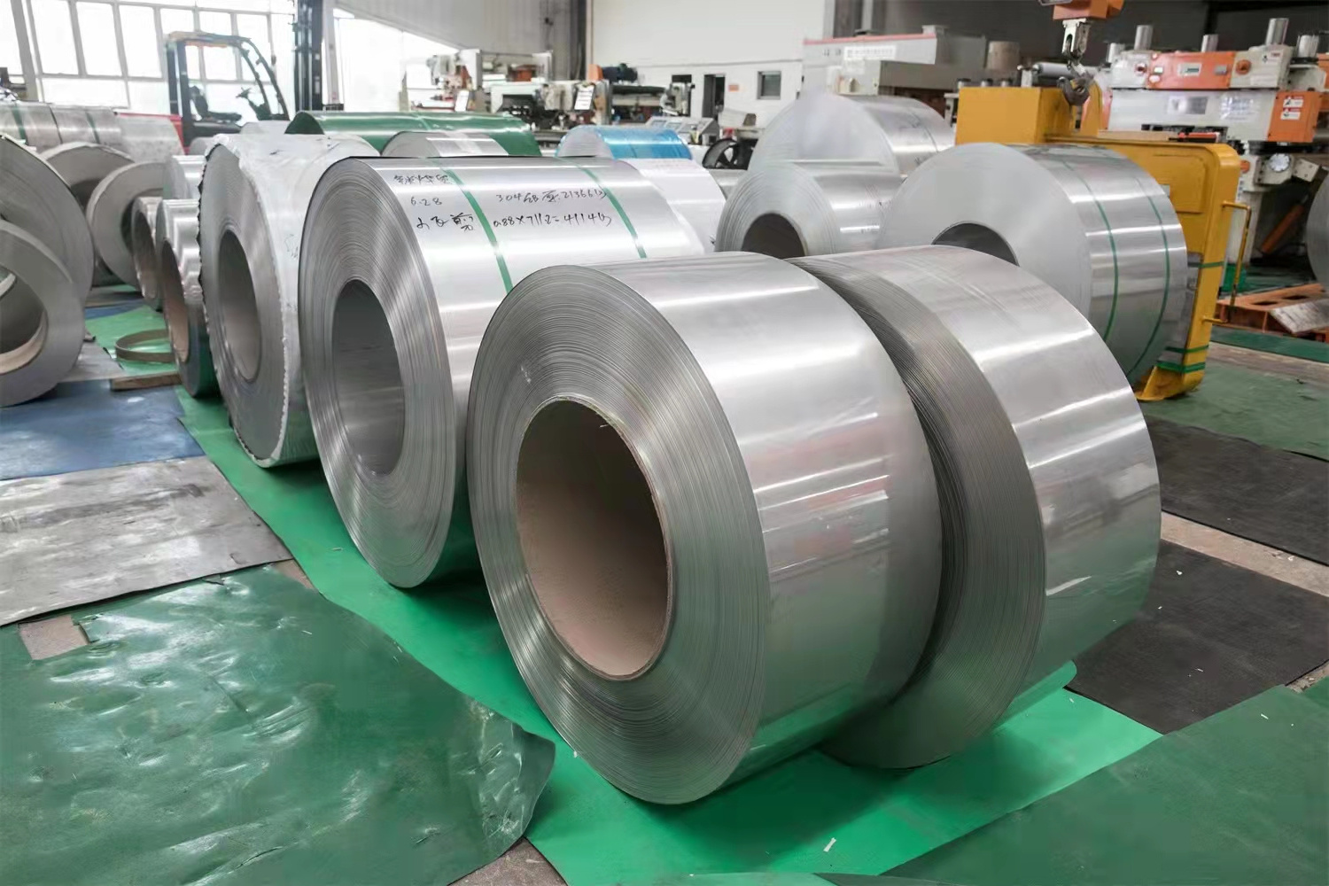 304 310s 316 316l 321 Stainless Steel Strip 1.4301 1.4404 1.4541 Cold Rolled Stainless Steel Strip In Coil