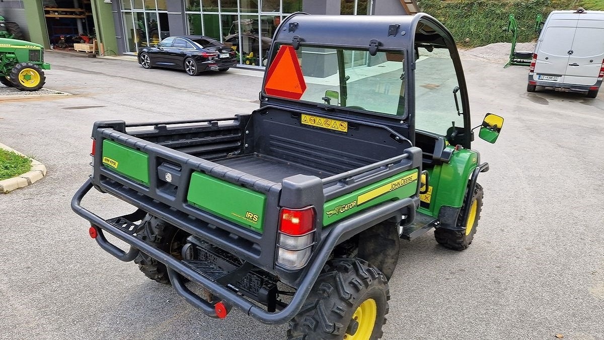 JOHN DEERE GATOR XUV550