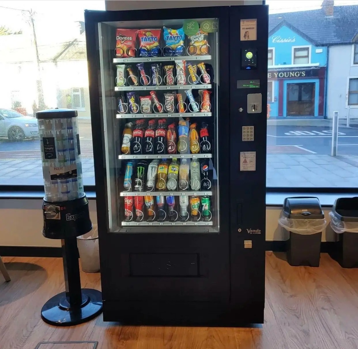 Manufacturer Convenient Store Vending Machines For Food And Drinks Snacks