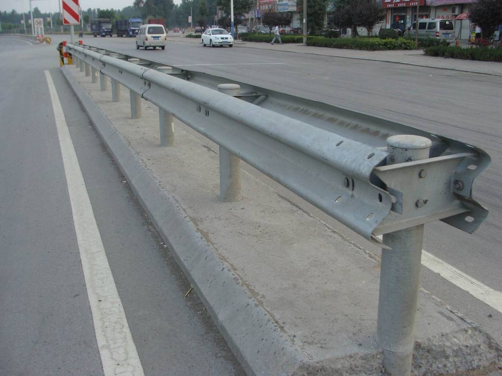 Factory wholesale traffic barrier guardrail price per meter used guardrail for sale galvanized w beam highway guardrails