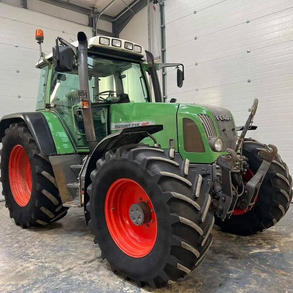 4x4 FENDT Vario 724 Compact Tractor available Key Power Building Style Engine Performance Pump Air Sales