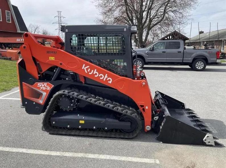 Kubota SVL75-3 Steer Loader Wheel Skid Steer Loader Earth-Moving Construction Machine