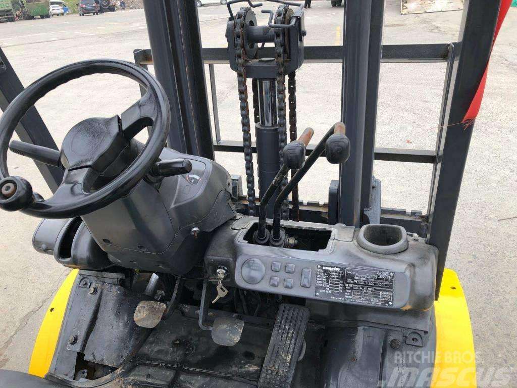 Used high quality wholesale Komatsu FD30 diesel second hand cheap forklifts for sale