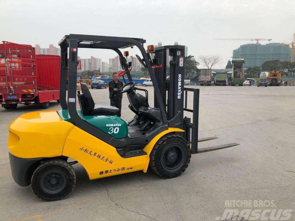 Used high quality wholesale Komatsu FD30 diesel second hand cheap forklifts for sale