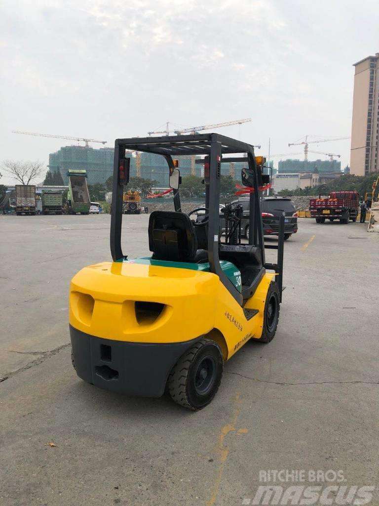 Used high quality wholesale Komatsu FD30 diesel second hand cheap forklifts for sale