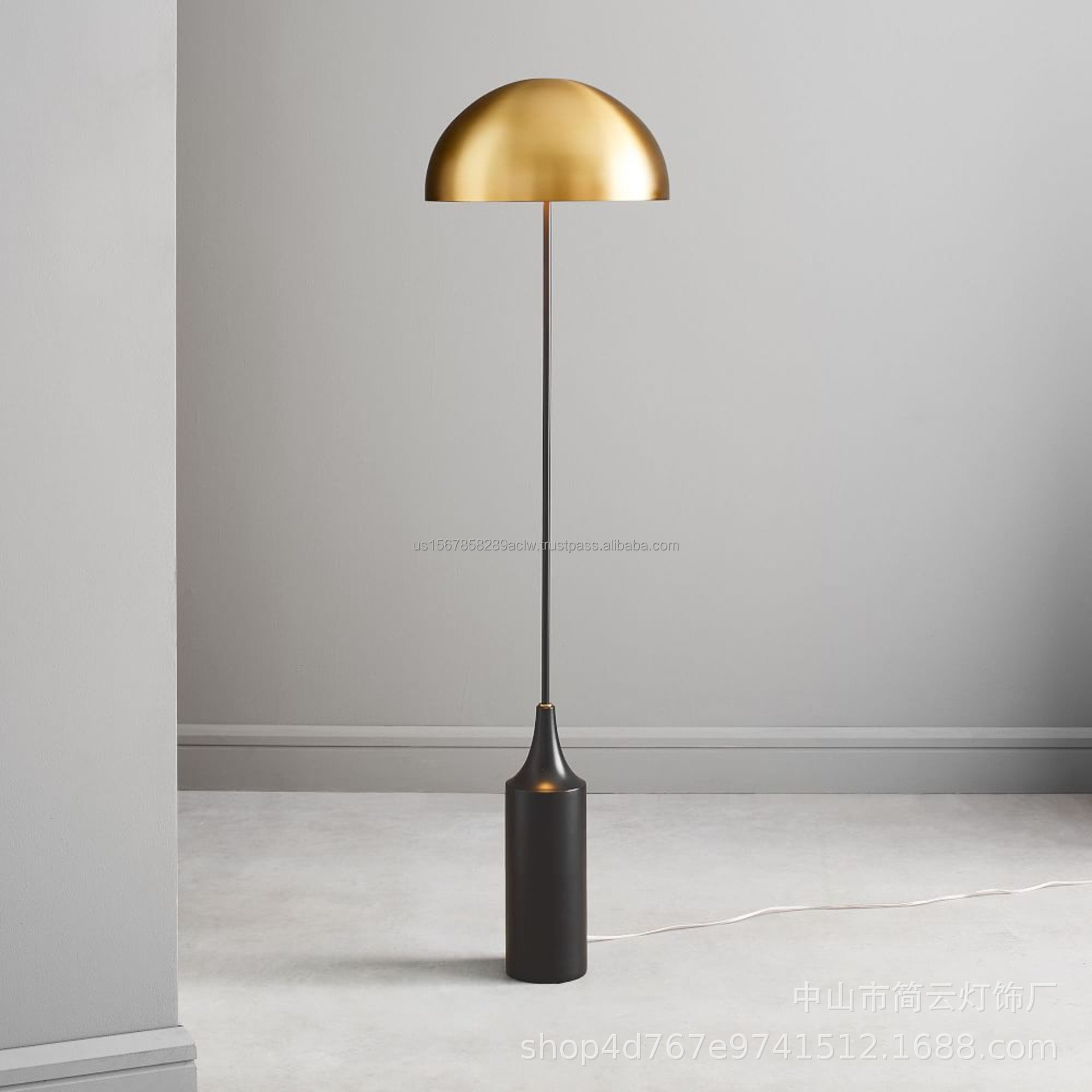 Living Room Floor Lamp New Modern Luxury Gold Color Umbrella Design Black Metal Bottle Shape Base Suitable For Home Decoration