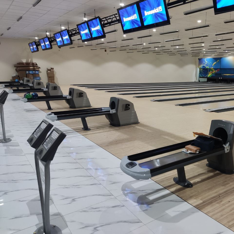 Reliable Quality Bowling Machine Pins Lane Synthetic Equipment Tenpin Bowling Alley With Bowling Ball