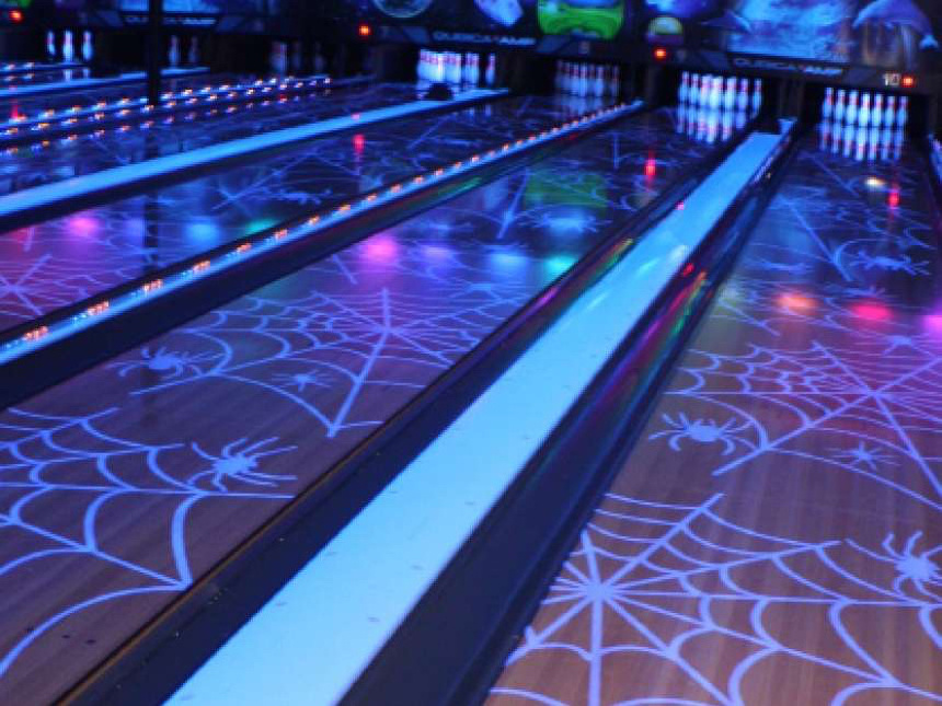 QubicaAMF bowling with MAD Lanes Spider Design Used Tenpin Bowling Machine Bowling Shoes Pins Balls