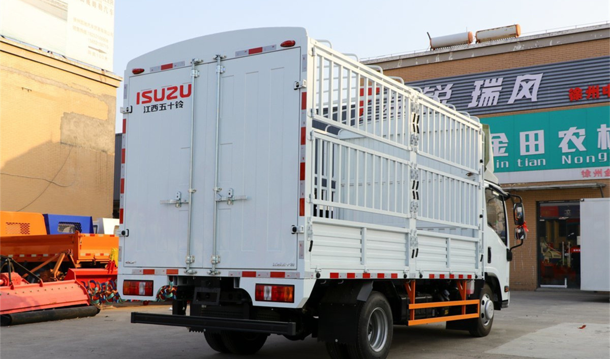 Brand 4X2 ISUZU 116HP Used Good Price Cargo Truck 85KW Diesel Power Lorry Truck from Factory