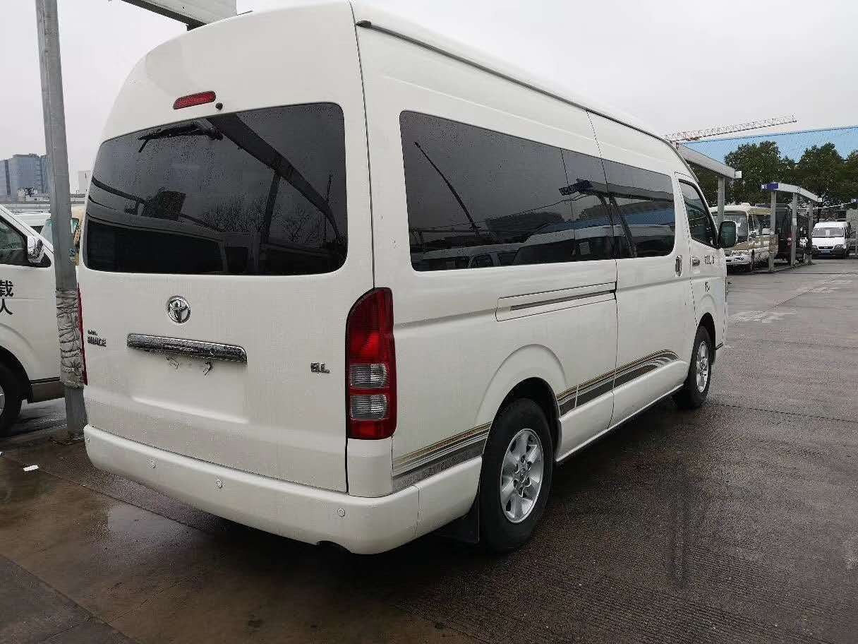 Recommend Used Toyo-ta Hiace Bus 13 Seater Mini Bus Toyo-ta 2018 Hiace Used Coahces Minivan Second Hand Buses foe Sale